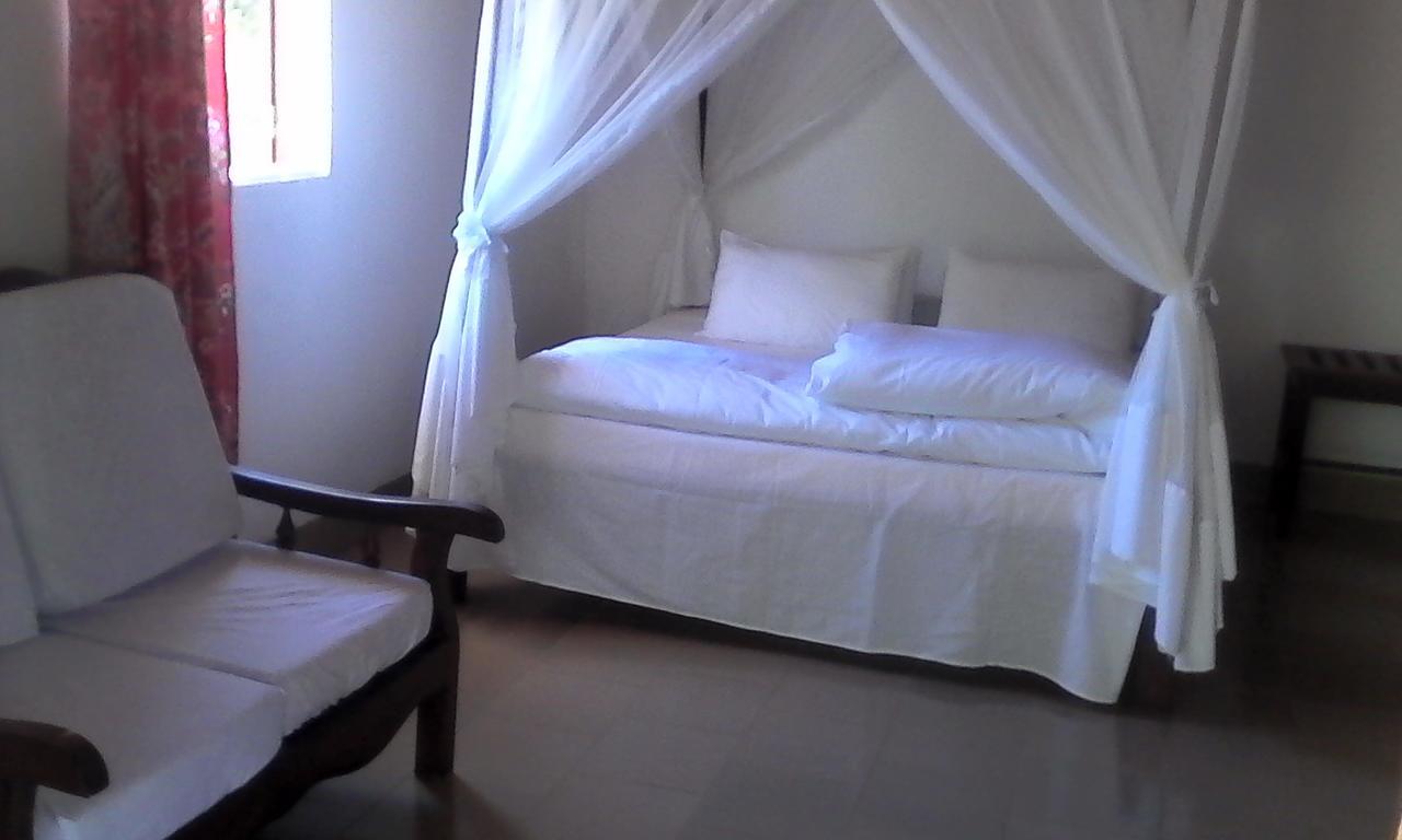 Chez Laurette Hotel Morombe ภายนอก รูปภาพ