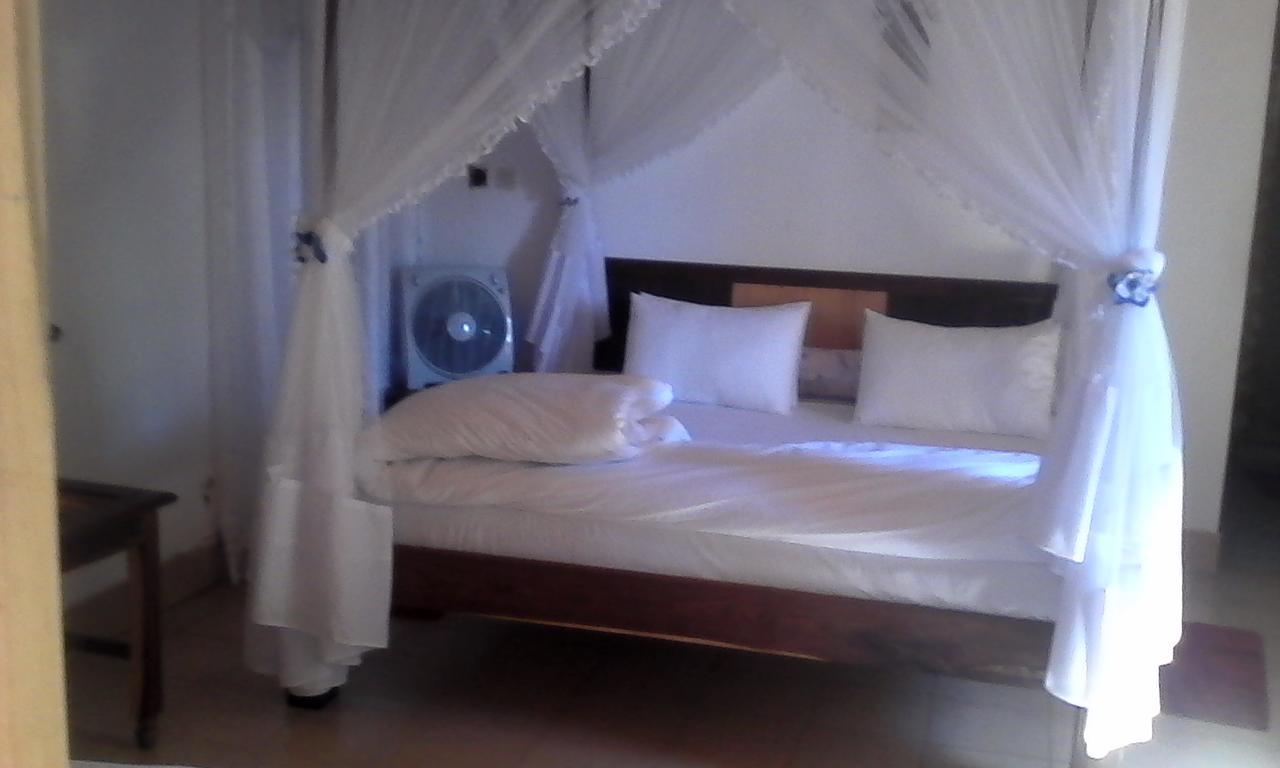 Chez Laurette Hotel Morombe ภายนอก รูปภาพ